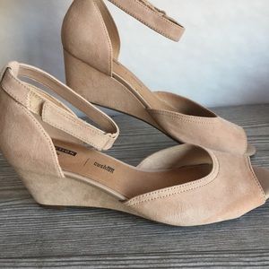 Clark’s Flores Raye suede wedge sz10